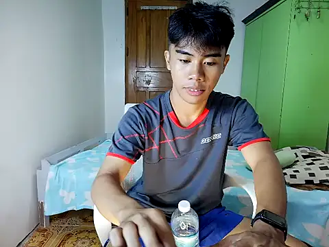 valerio_fernan (Ask my age) - Feeling playful right now, help me cum💦