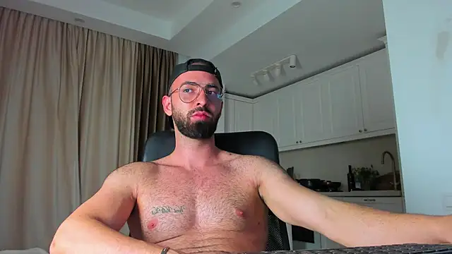 cloudymastersss live cam on StripChat