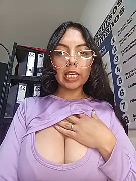 JENNIFER__03 webcam