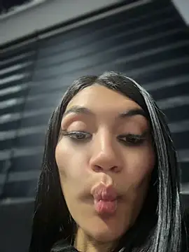 Nicolle_Quiintero live cam on StripChat