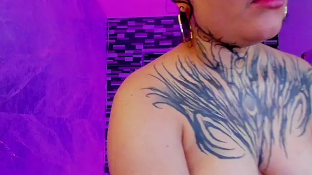 Sophiia_cherry live cam on StripChat