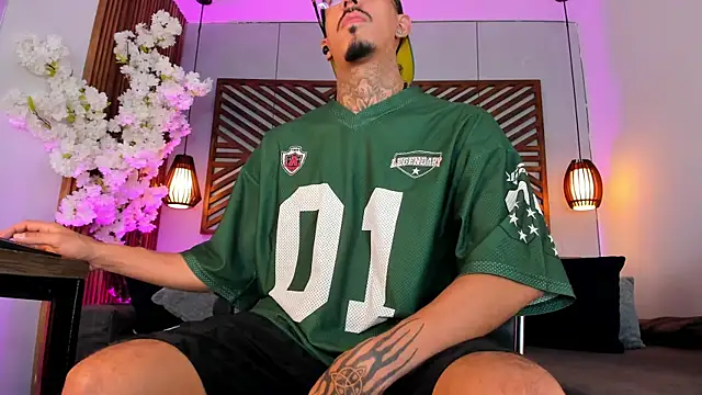 donovan_desmond (M young) - FUCK ME HARD & MAKE Me squirt💦  NOW  🥵