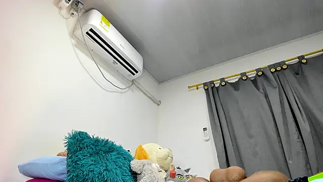 vennuss19 (F young) - Pussy close up in doggy