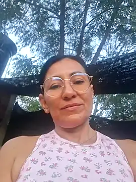 maturexxxnaughty live cam on StripChat