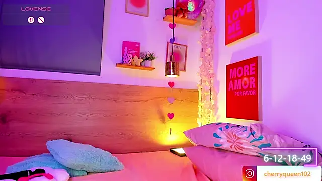 Cherryyquen live cam on StripChat