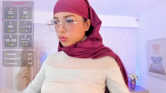 naishaa_ live cam on StripChat
