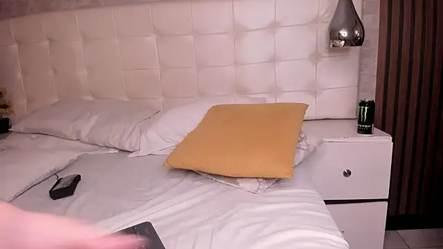 SofiaThoompson webcam