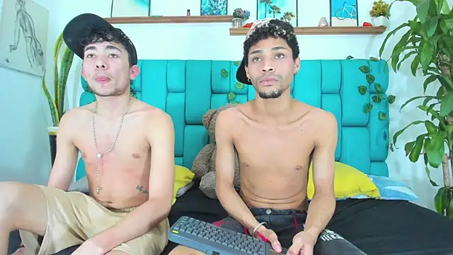 STRANGER_BOYS webcam