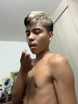 MaxiWildd live sex cam