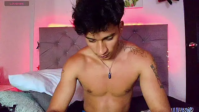 Zayn_Moretti live cam on StripChat