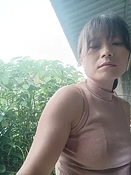 Linda-yiyi live webcam show