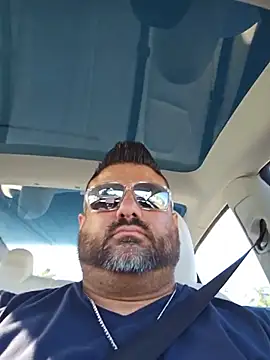 Roddog18 live cam on StripChat