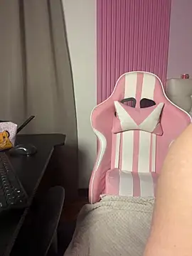 PrettyAmber webcam