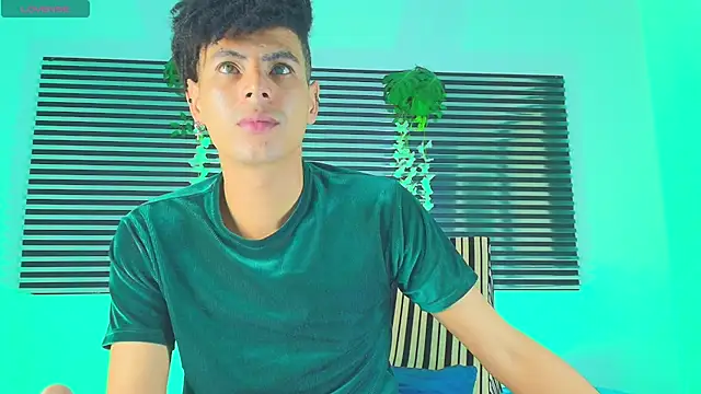 ThiiagoSaeenz live sex cam
