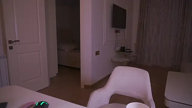 wwasian webcam