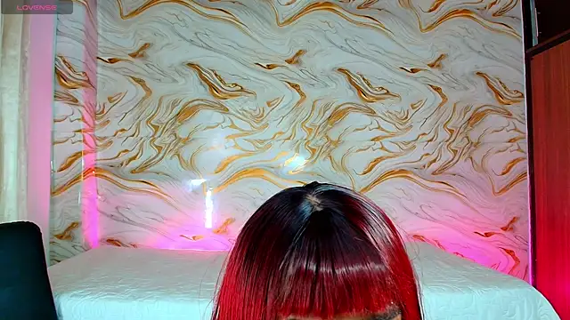 EbonyHansNight webcam
