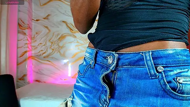 EbonyHansNight webcam