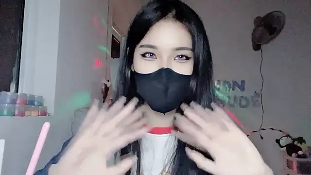 Tieu-May live cam