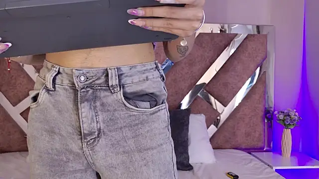 LolaGray__ webcam