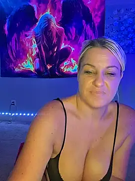ladyb07 - LadyB07's free webcam - UK Sex Cams