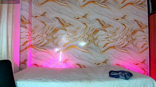 EbonyHansNight webcam