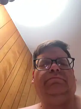 treatbobnicer (Ask my age) - Cum shot. 10 min limit