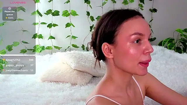 tiffany_sweetie (F young) - naked oil show