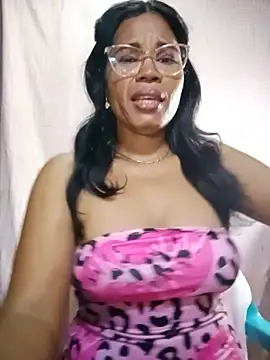 Yandris_1212 live cam on StripChat