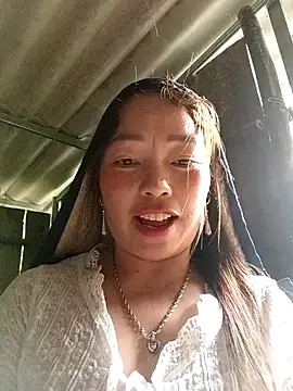 Yellow-pink live cam on StripChat