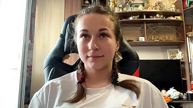 TaIliedGuest live cam on StripChat