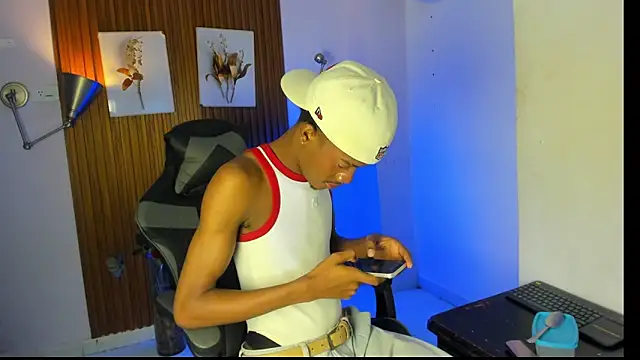 ikaro_blue - Ikaro_blue's free webcam - UK Sex Cams