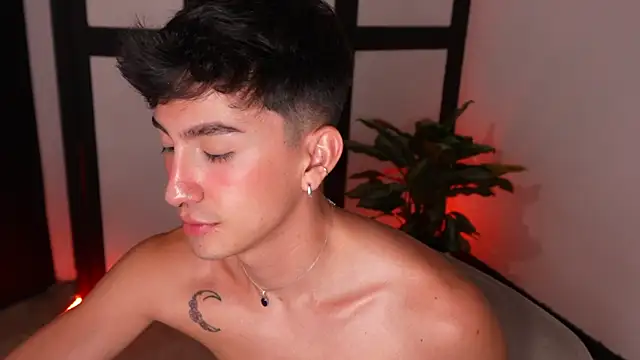 sweettaaron01 webcam
