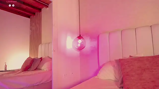 ElenaJamess webcam