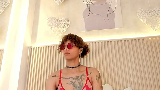 daiana_curly live cam on StripChat