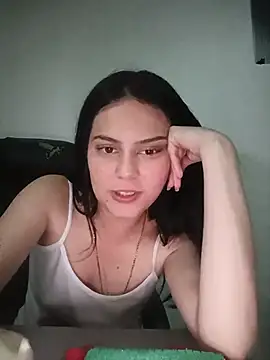 Lesslyxxx live cam on StripChat