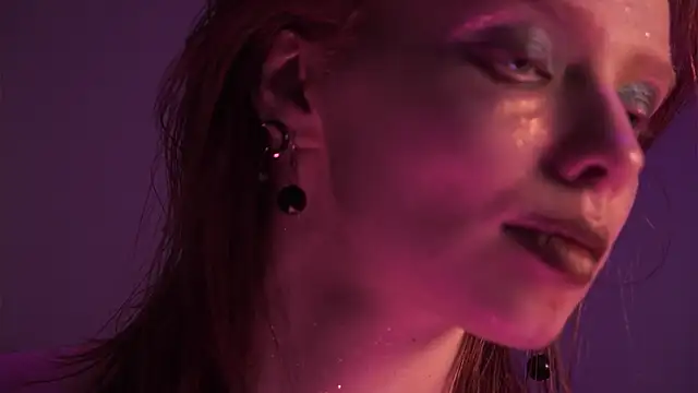 ginger_hugs live webcam show