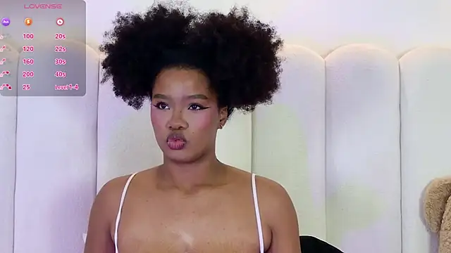 ela_ebony_ live cam on StripChat