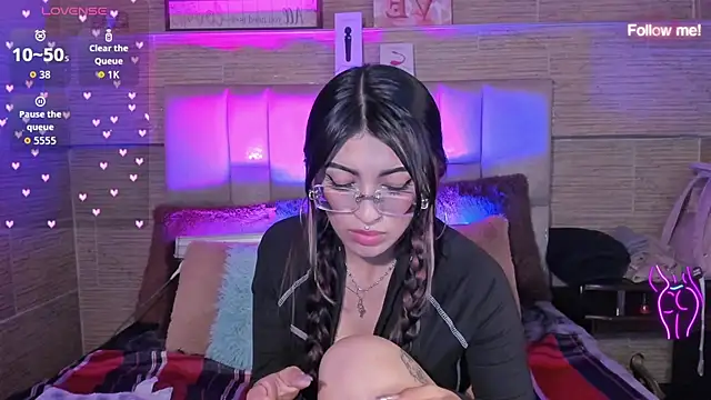 mia_devine_ webcam
