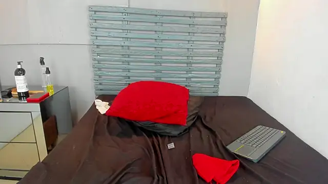 thomas_woolf (M young) - makes me cum hard