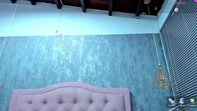 naomidibello live webcam show