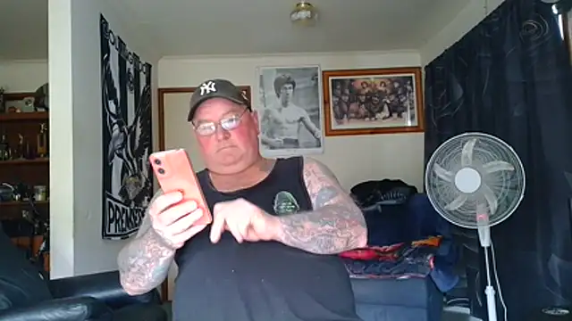 kinkyblueyes69 (M mature) - GET NAKED CLOTHES OFF
