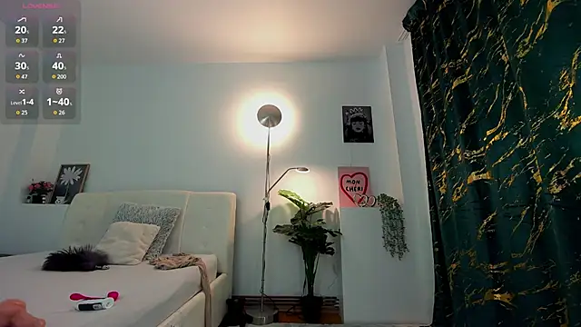 innocent_eva1 live cam on StripChat
