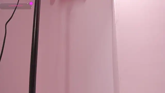 MissCurvyTop webcam