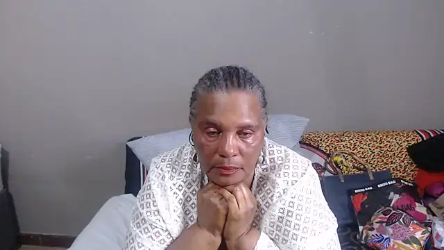 GrandBustyMelon webcam