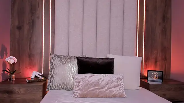 LucySalvatore_ webcam