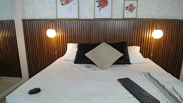 Ariana_Wayne webcam