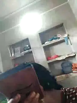 Loomaraj live cam on StripChat