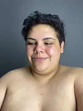 Hailey_Curvy webcam