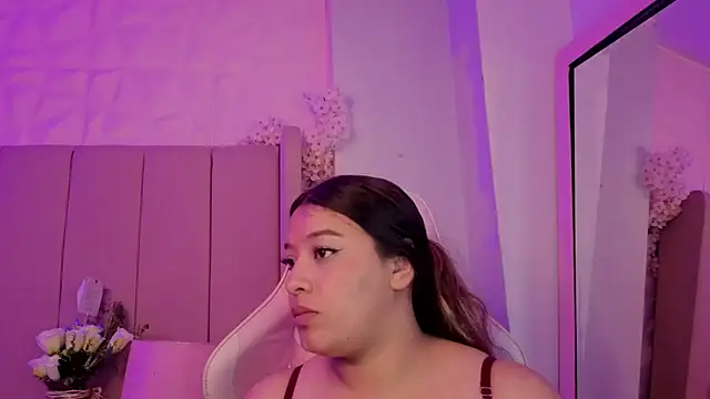 mollybigboobs12 - MollyBigBoobs12's free webcam - UK Sex Cams