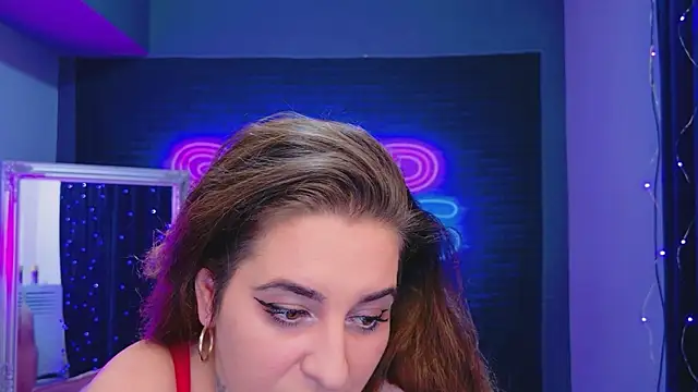 KarinaNoir live cam on StripChat